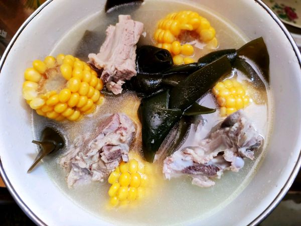 排骨海带玉米汤