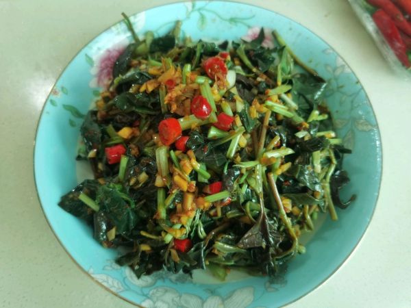 凉拌酸辣鱼腥草