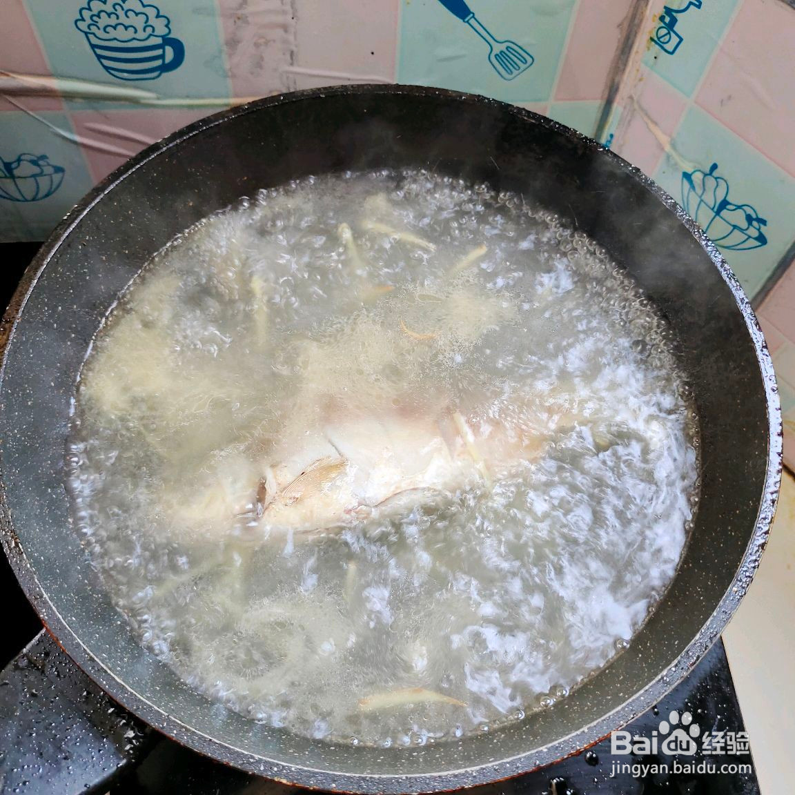 萝卜丝鲫鱼汤的做法