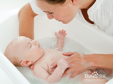 如何科学的给宝宝退烧