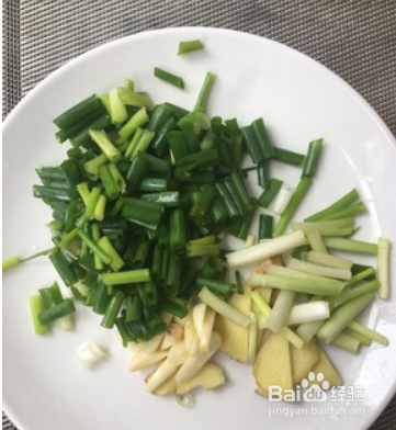 家常葱炒鸡肉