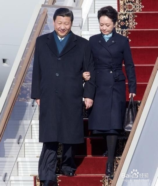 女士在正式场合如何着装端庄得体