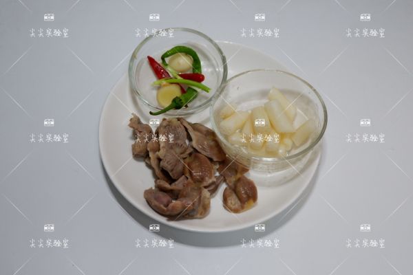 泡椒藕带炒鸡胗