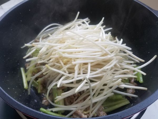 芹菜豆芽炒肉丝