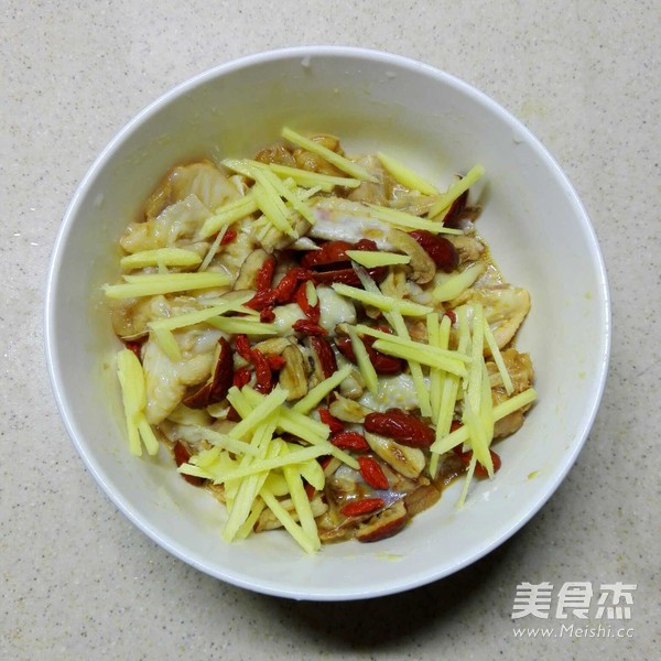 红枣枸杞蒸滑鸡
