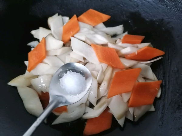 胡萝卜炒杏鲍菇