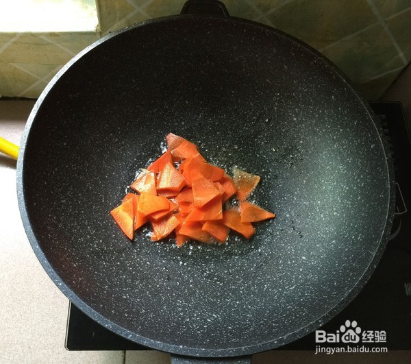 杂蔬炒纯肉肠的做法