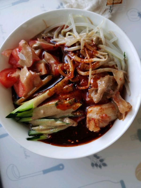 酸酸甜甜拌冷面