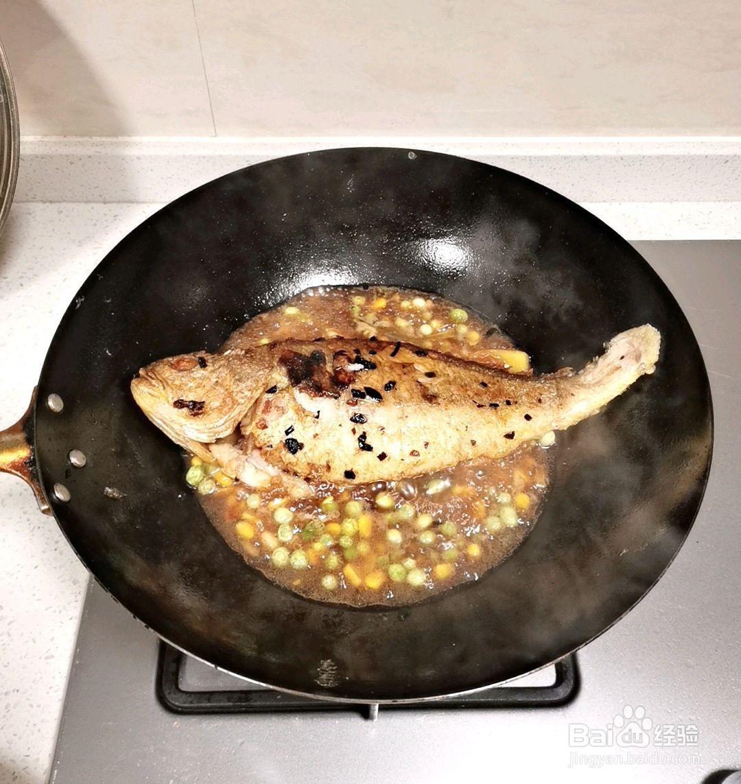 杂菜烧黄鱼的做法