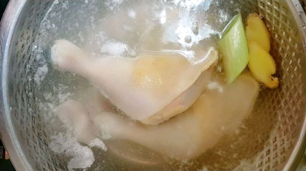 手撕柠檬鸡腿肉