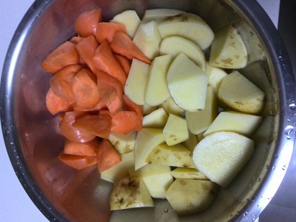 红咖喱土豆鸡腿