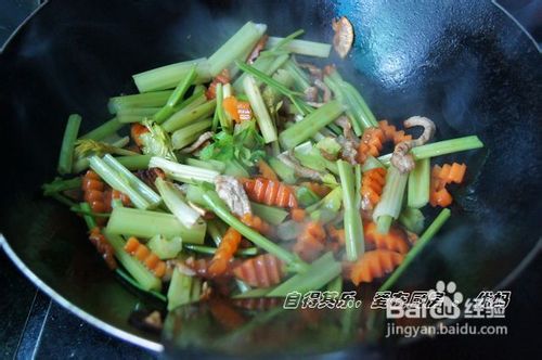 是一盘菜,也是一顿主食——芹菜炒年糕