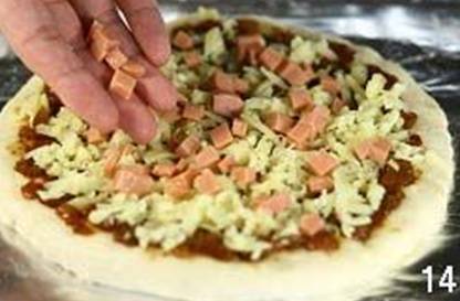 怎样在家中自制美味的金枪鱼火腿pizza