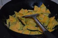 双瓜炒鸡蛋的做法