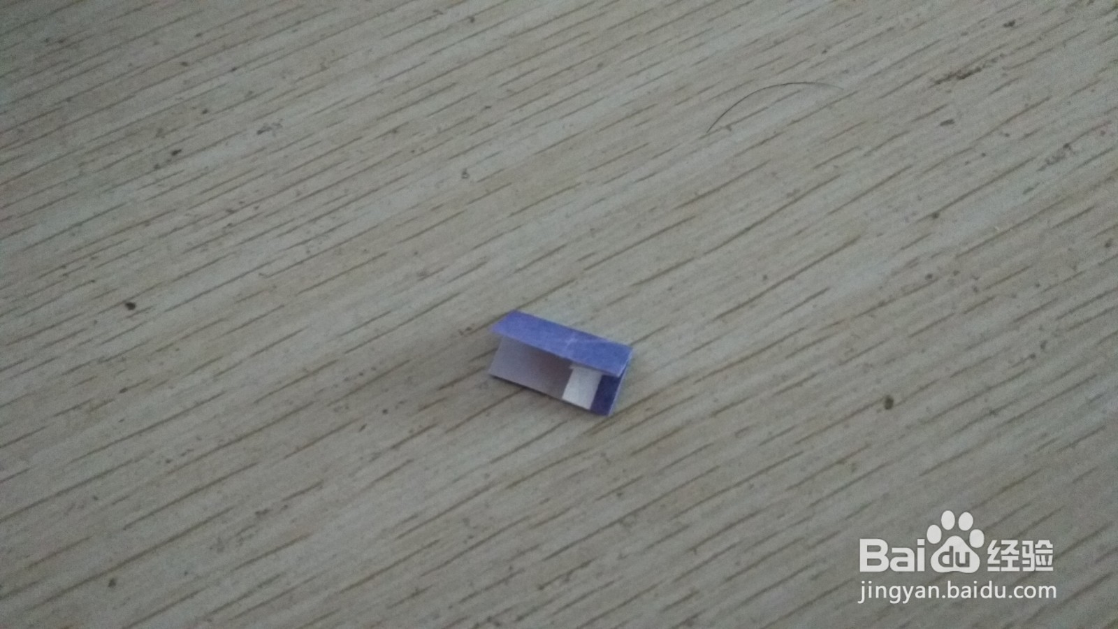 如何用一个长方形纸条做简易的中性笔的支架