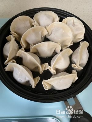 抱蛋煎饺的做法