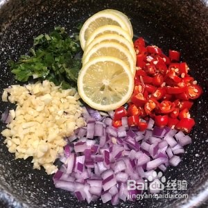 食谱:酸辣无骨鸡爪的具体做法