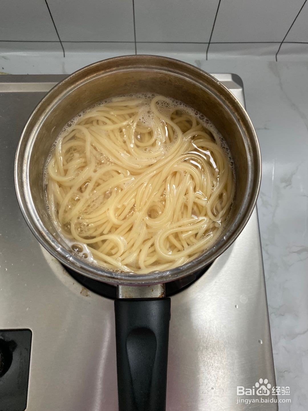 鲜虾茄汁炒意面的做法