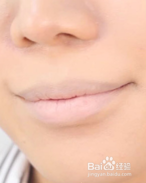 新手要怎么样才能画出干净的红唇妆