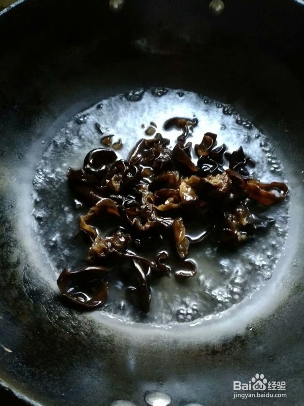 如何制作黄瓜木耳炒鸡蛋