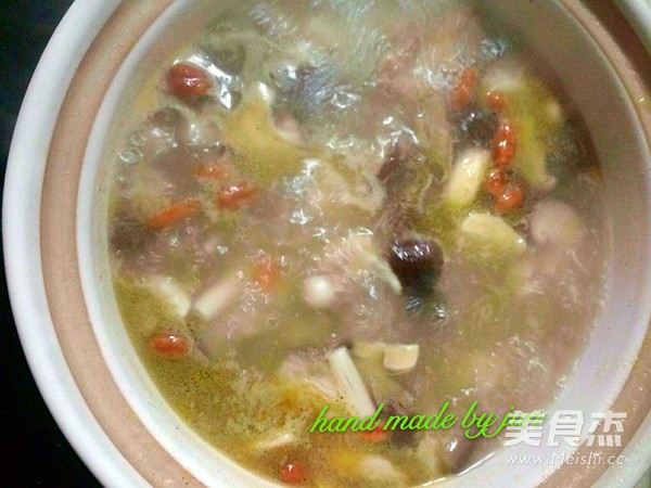 双菇鸡腿汤的做法