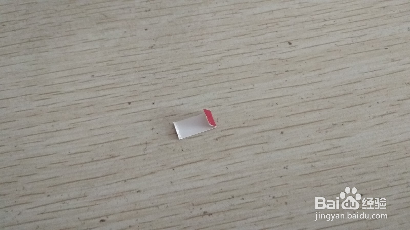 如何用一小块长方形硬卡纸做简易的钢笔的支架