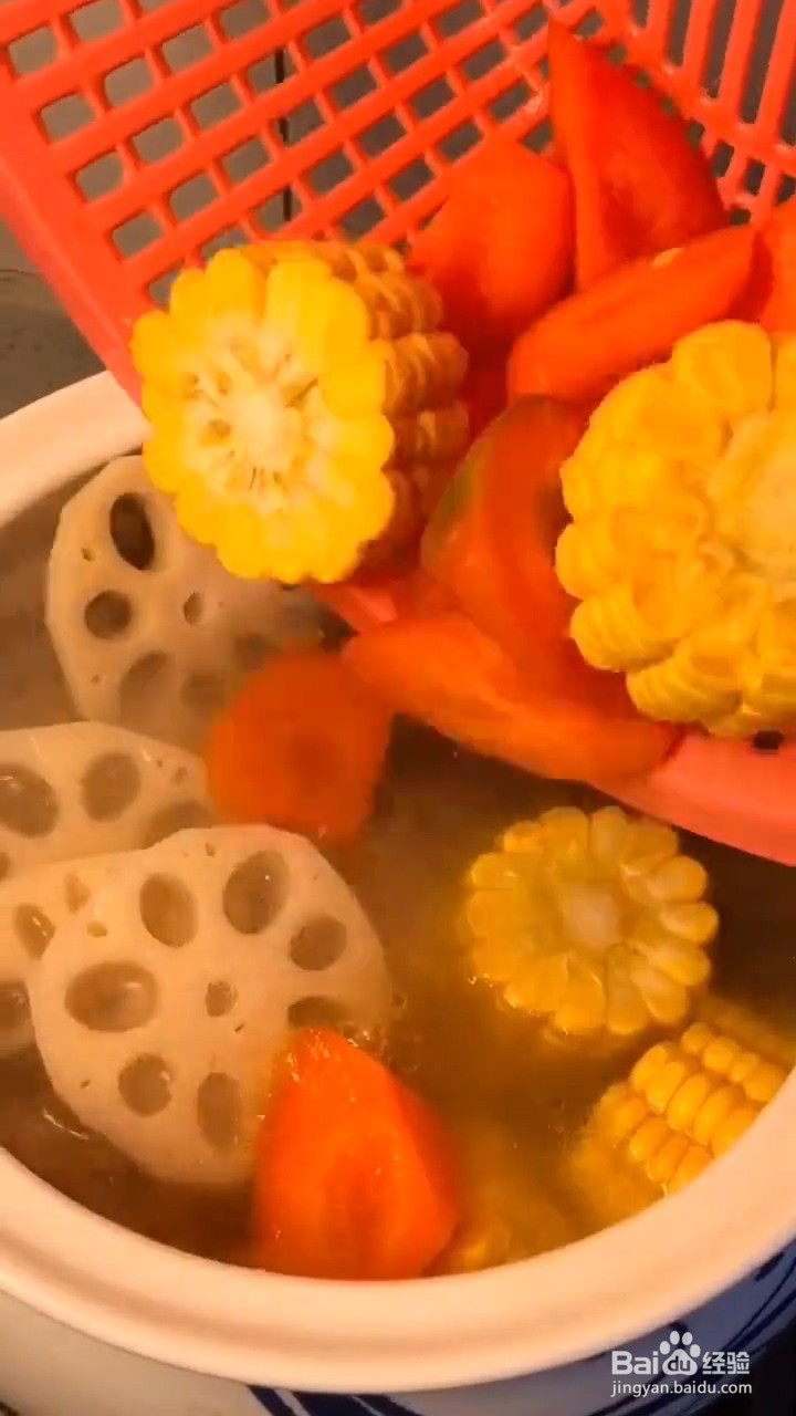 如何在家自制莲藕排骨汤