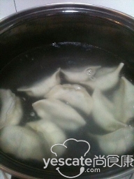 让人赞不绝口的韭菜榨菜鲅鱼水饺