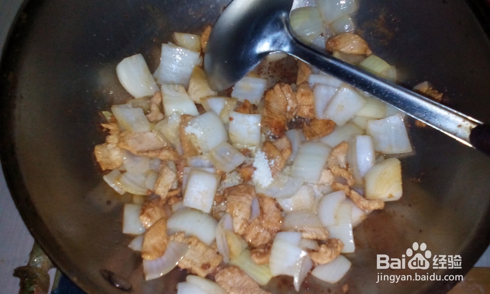 家常炒菜——鸡肉圆葱炒鸡蛋的做法