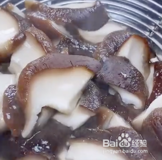 如何做香菇炒蒜薹好吃呢