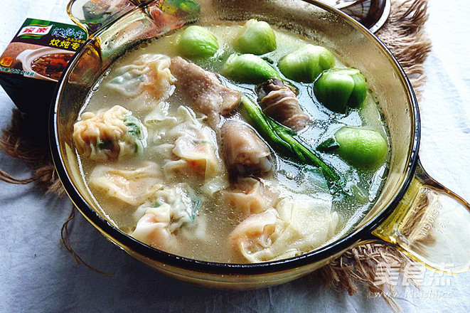 鸡腿馄饨浓汤煲