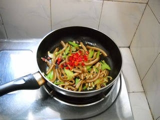 西芹牛肚辣炒面的制作方法
