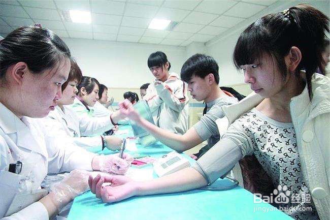 高考体检如何掩盖隐形眼镜