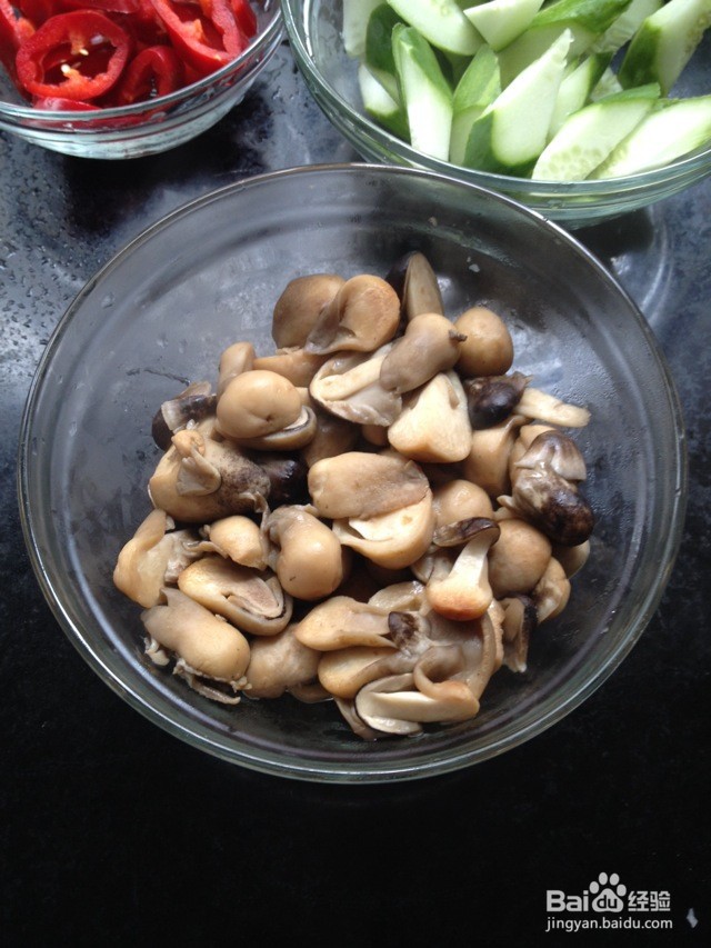 草菇滑炒青瓜的做法