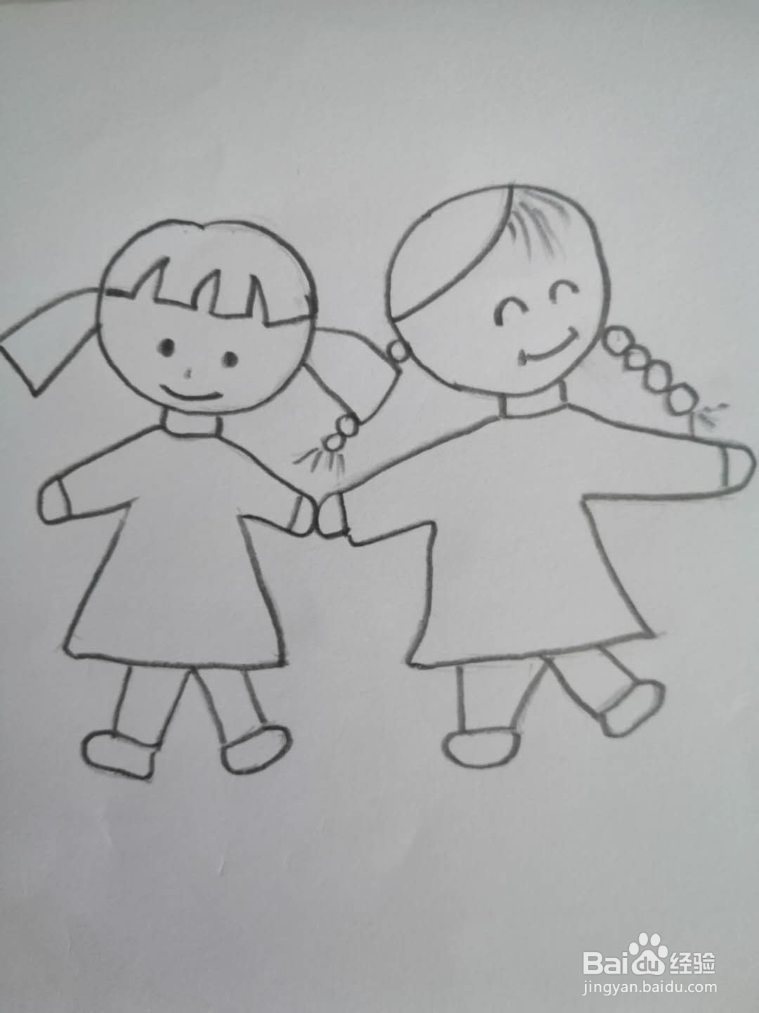 两个小孩手拉手简笔画