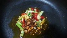 蒜香红烧牛蹄的做法
