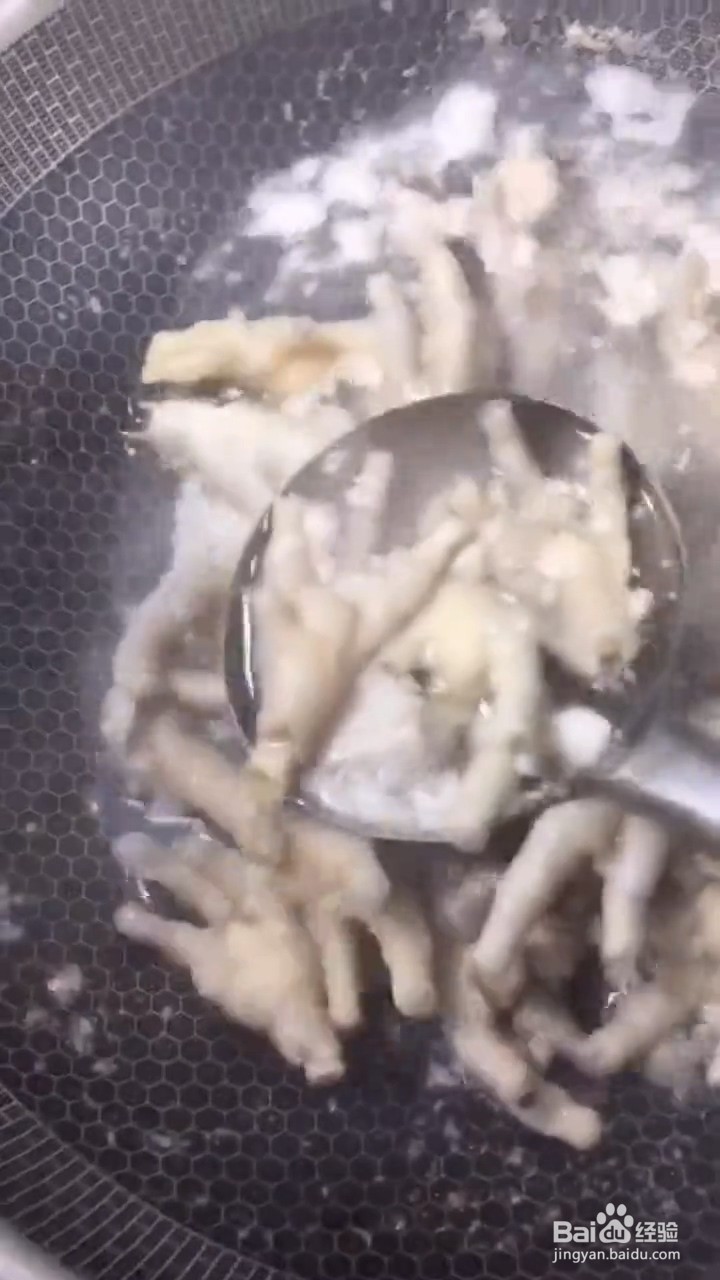 如何自制美味好吃的香辣鸡爪