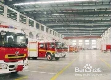 停车时倒车入库好，还是车头“扎”进去好？