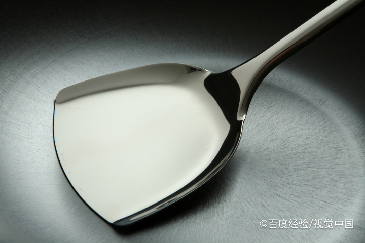 饺子粘在面板上怎么办