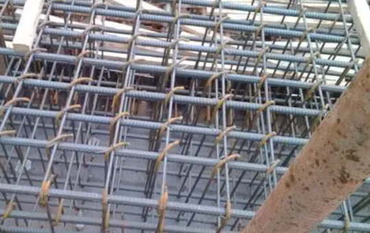 柱子到屋面顶该直锚还是弯锚,什么情况下直锚什么情况弯锚