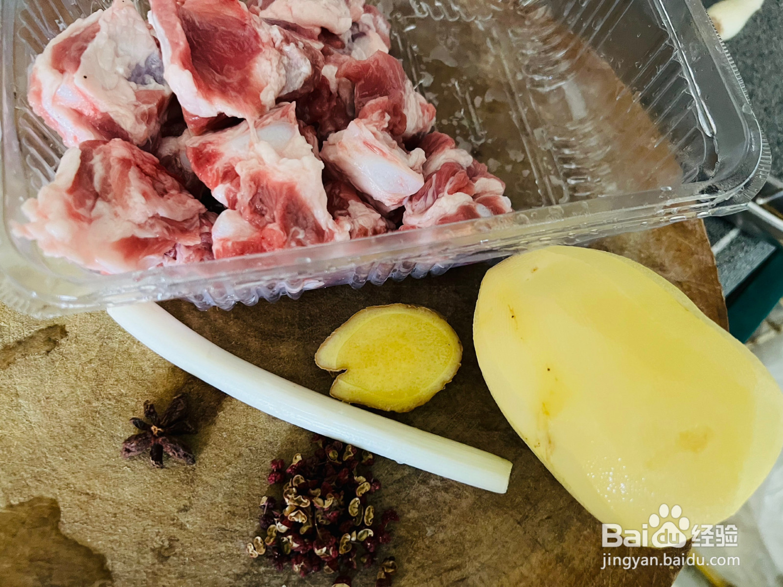 土豆排骨焖饭的做法