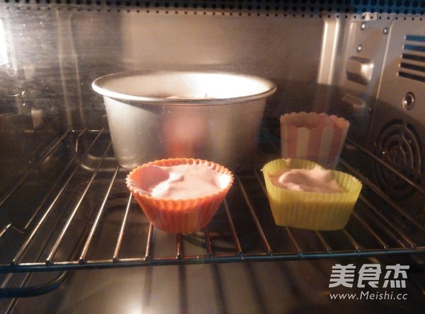 火龙果戚风小蛋糕