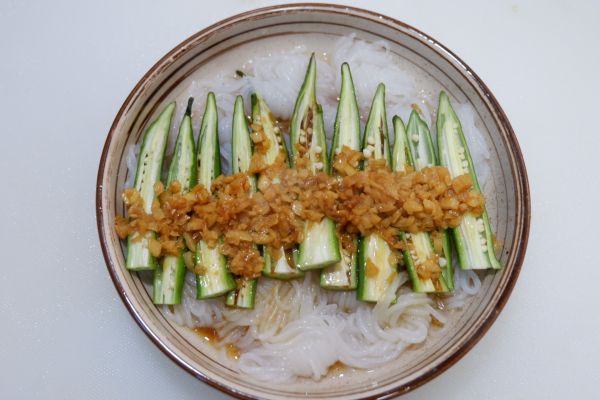 蒜香魔芋蒸秋葵