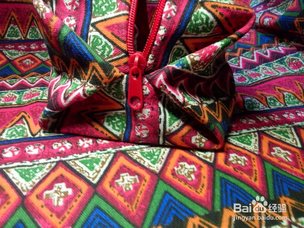 非常实用的迷你化妆小包