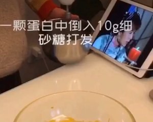 教你制作酥脆蛋黄小饼干