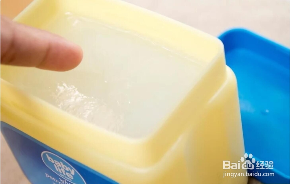 如何保持面部肌肤湿润