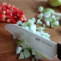 草莓柠爱鲜榨果汁的做法步骤