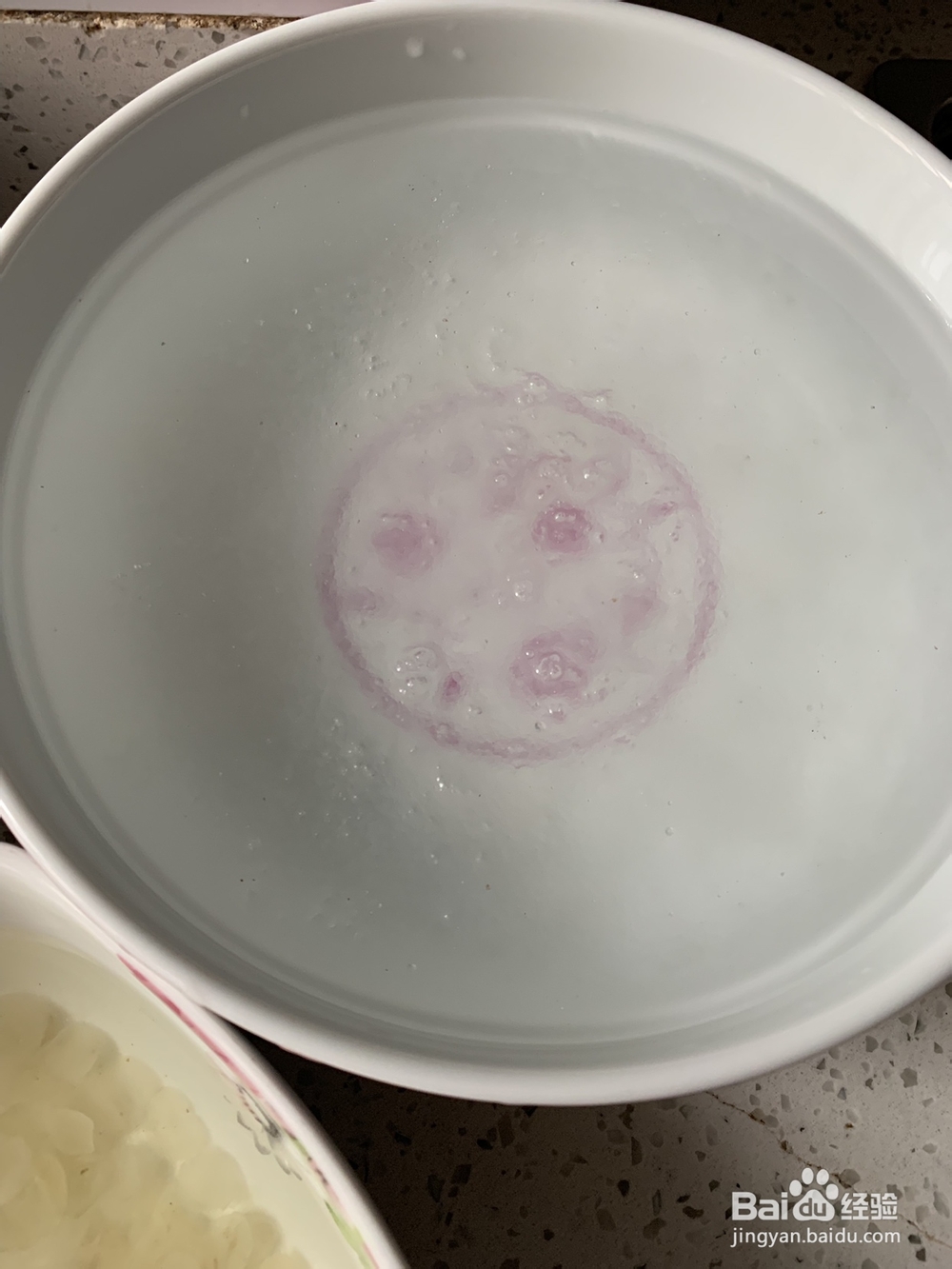 家常做法的桃胶皂米银耳汤