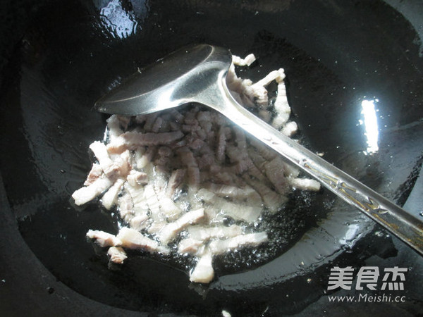 榨菜丝五花肉炒鞭笋