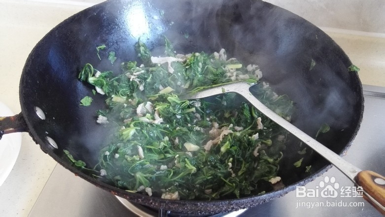 荠菜炒肉丝的做法